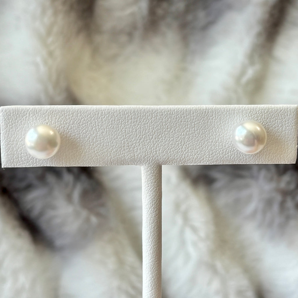 Woodland ESSENTIALS Pearl Studs