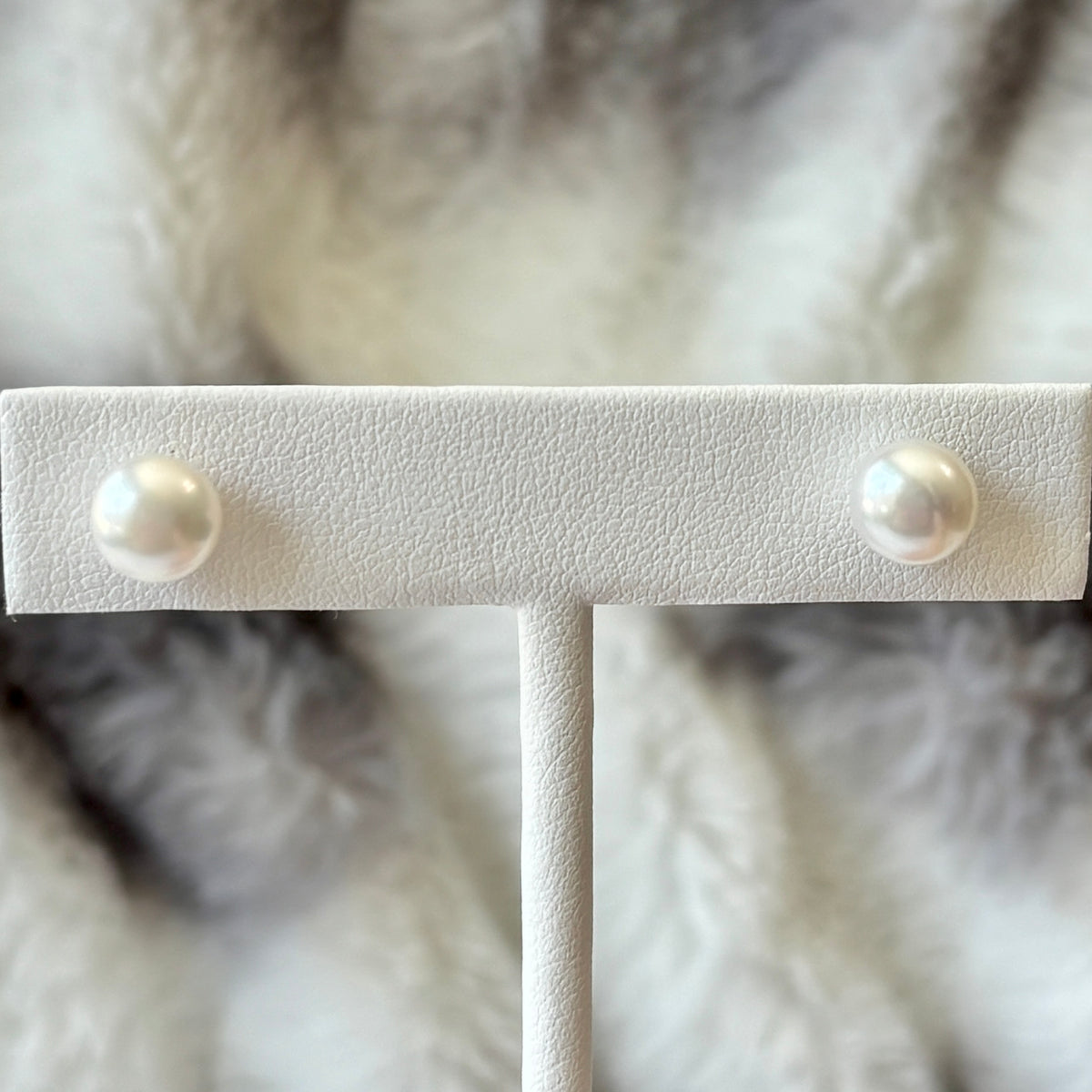 Woodland ESSENTIALS Pearl Studs
