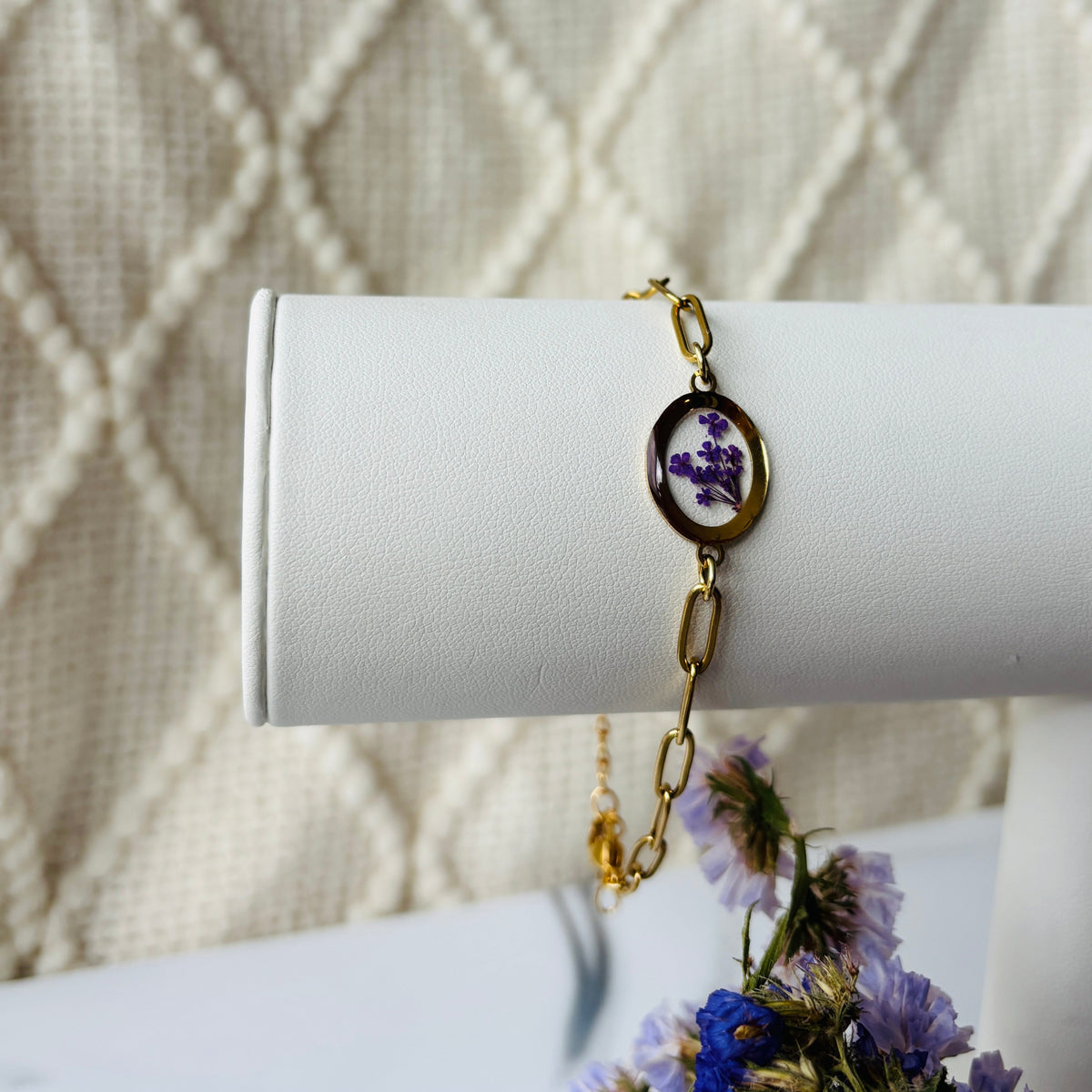 Bracelet trombone violet en dentelle de la Reine-Anne